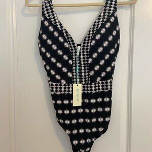 Sea level black and white one piece size 10